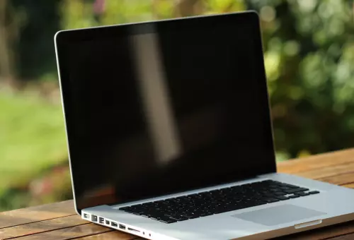 Mockup Macbook pro 11 inch