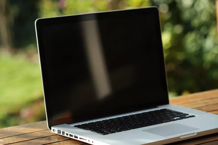 Download Mockup Macbook pro 11 inch