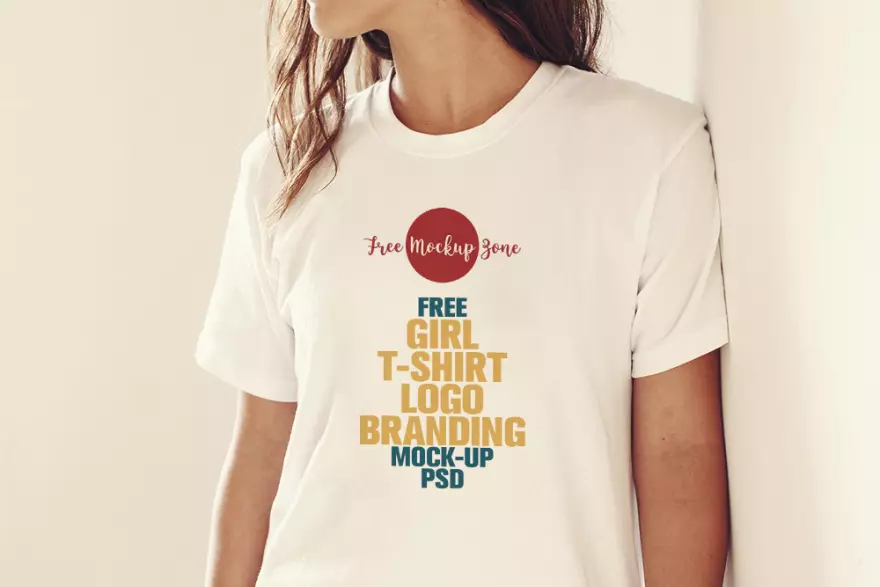 Download PSD mockup of a girl in a T-shirt