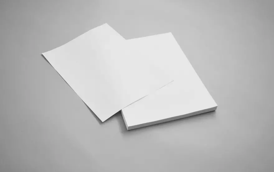 Download PSD mockup of a stack of sheets and a sheet