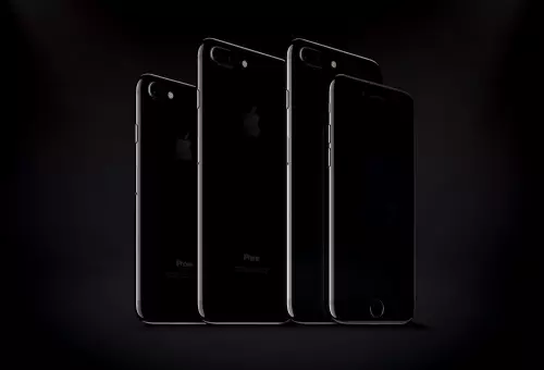 FREE black iPhone 7 and iPhone 7 Plus mockup