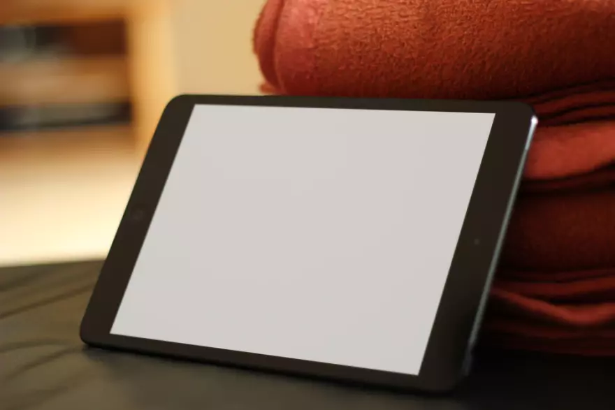 Download iPad PSD mockup horizontally