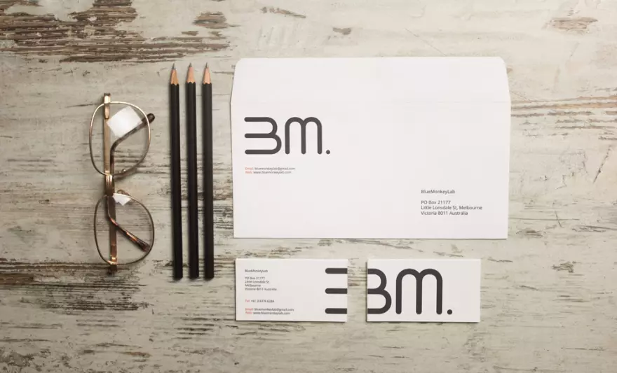 Download PSD mockup of an envelope and business cards