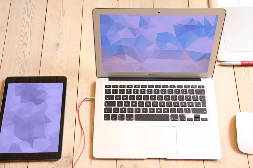 Download Macbook and iPad PSD mockup