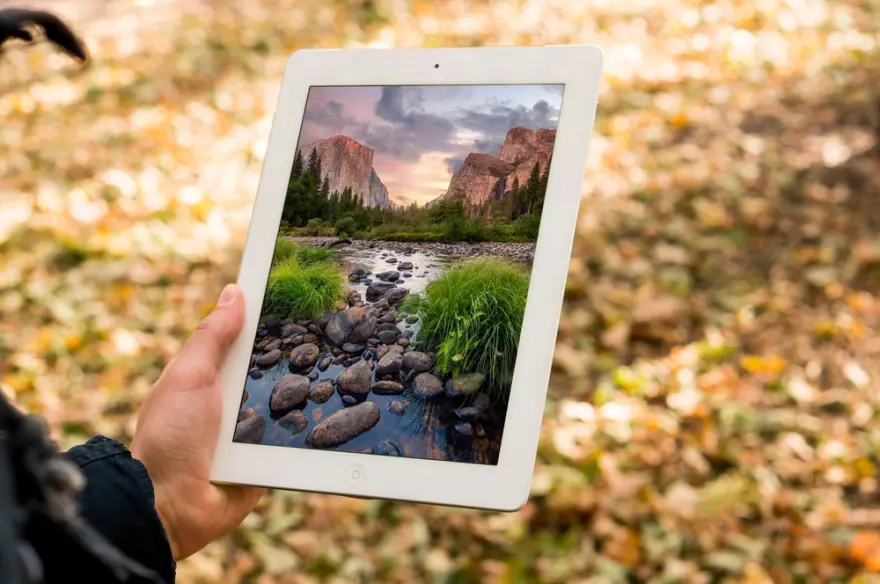 Download Tablet PSD mockup on autumn background