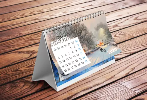 Free Desk Calendar PSD Mockup